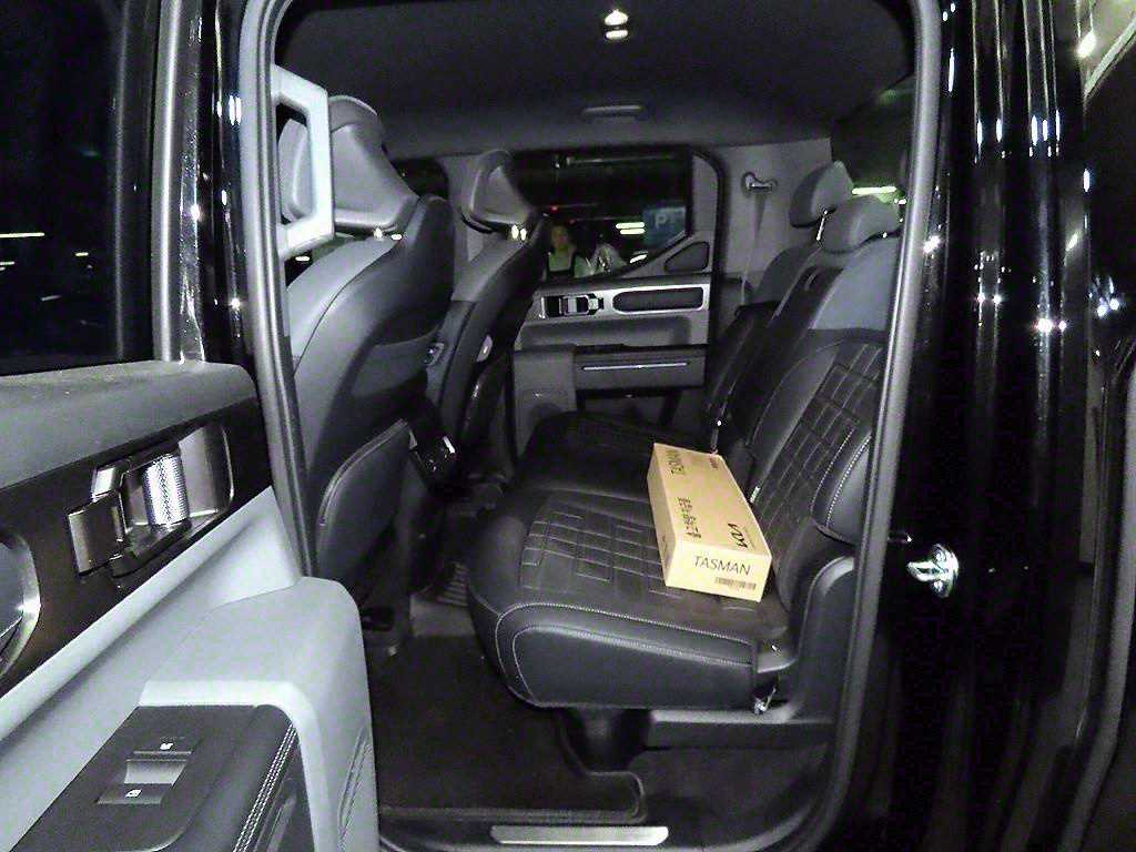 KIA Tasman - Vista 7