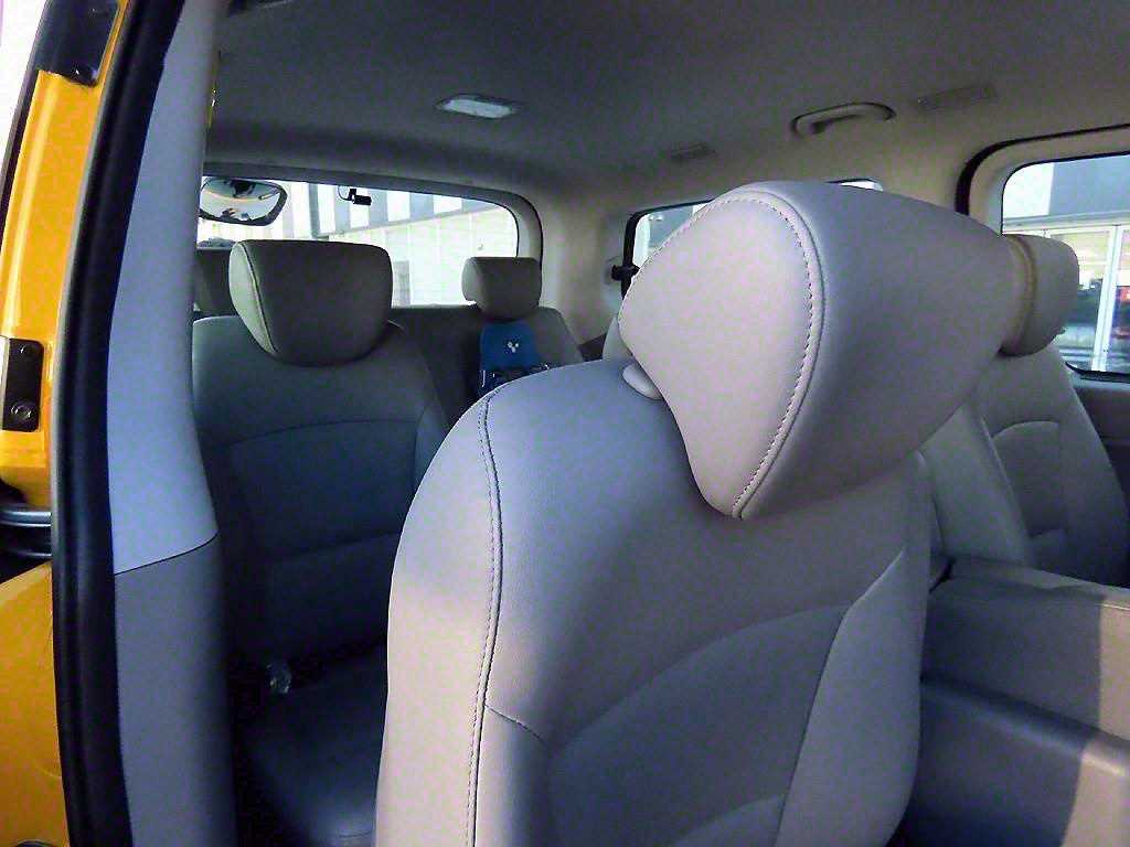 HYUNDAI Starex - Vista 7