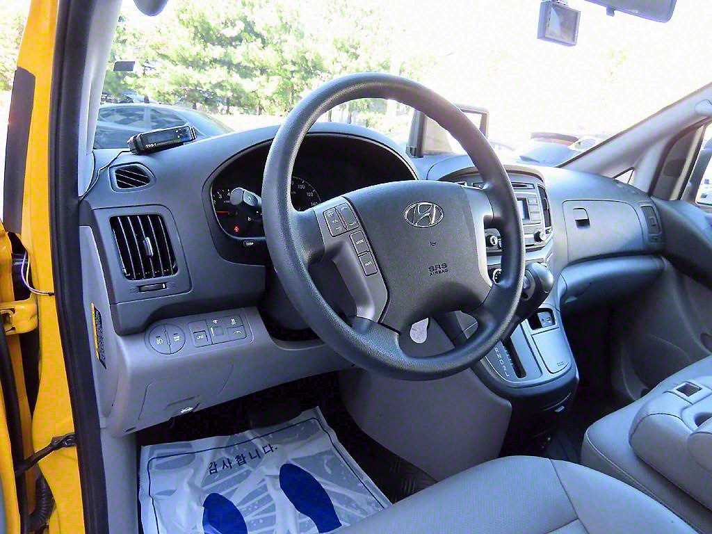 HYUNDAI Starex - Vista 8