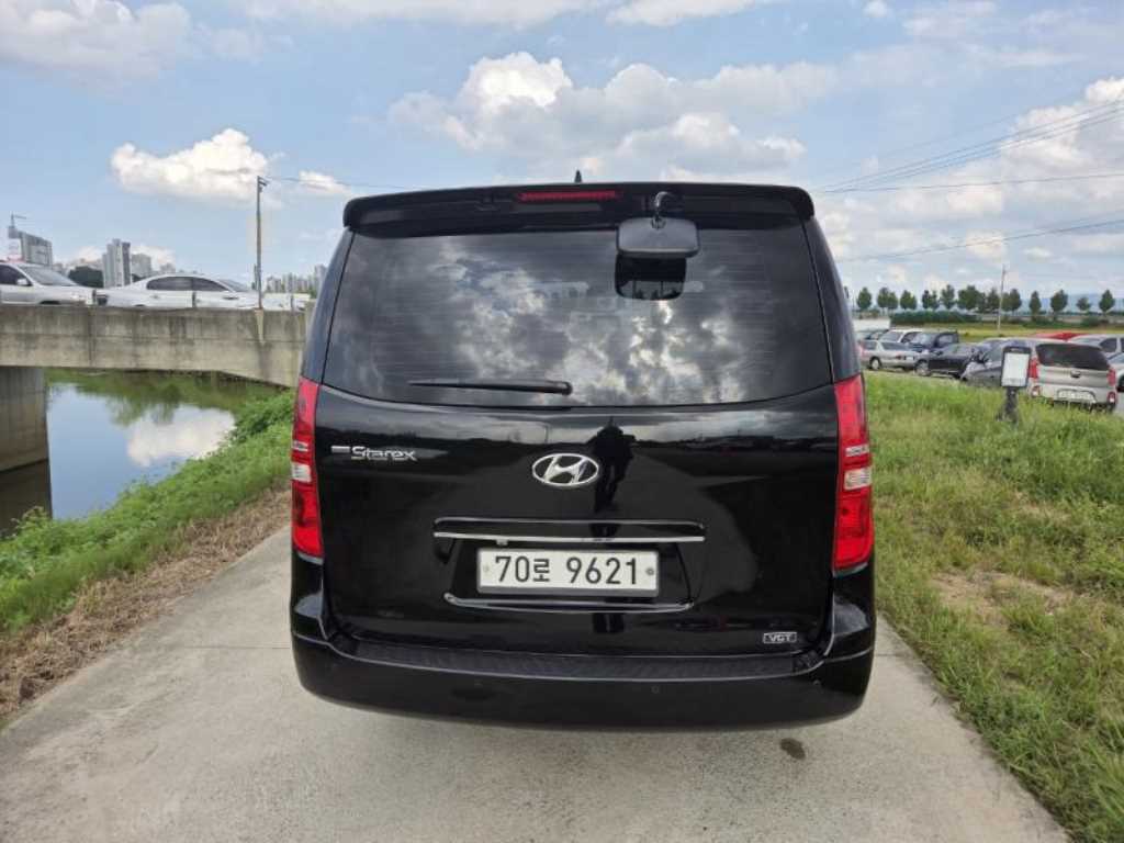 HYUNDAI Starex - Vista 4