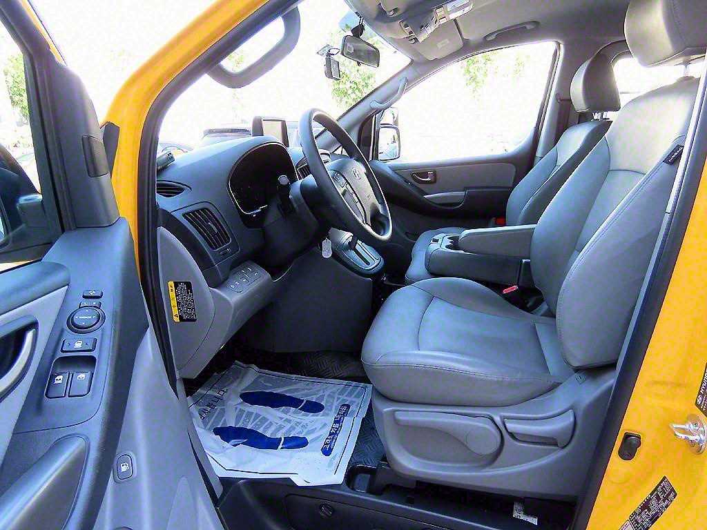 HYUNDAI Starex - Vista 5