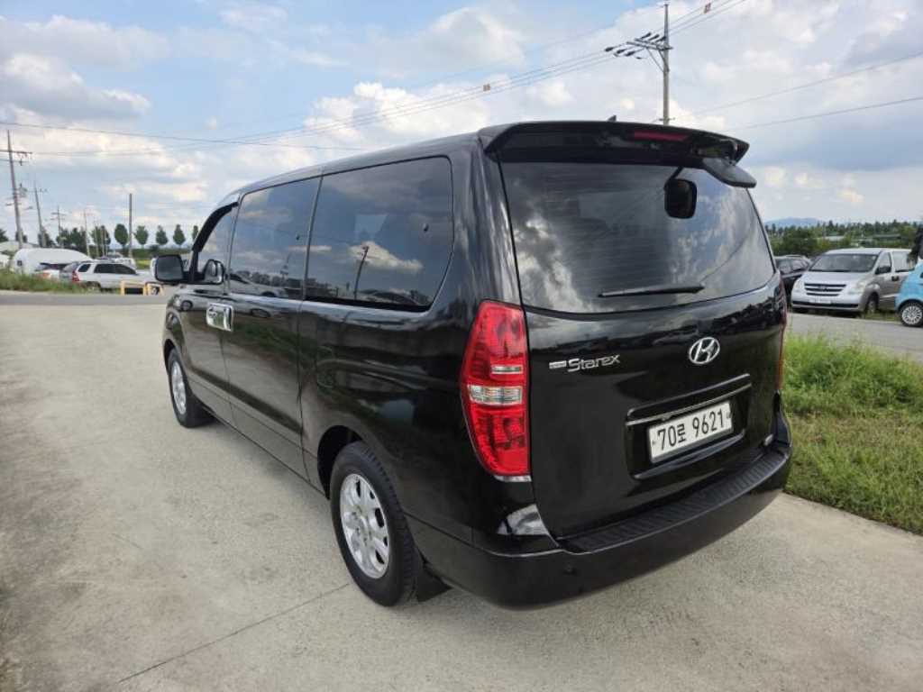 HYUNDAI Starex - Vista 5