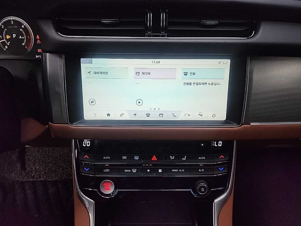 Jaguar XF - Vista 10