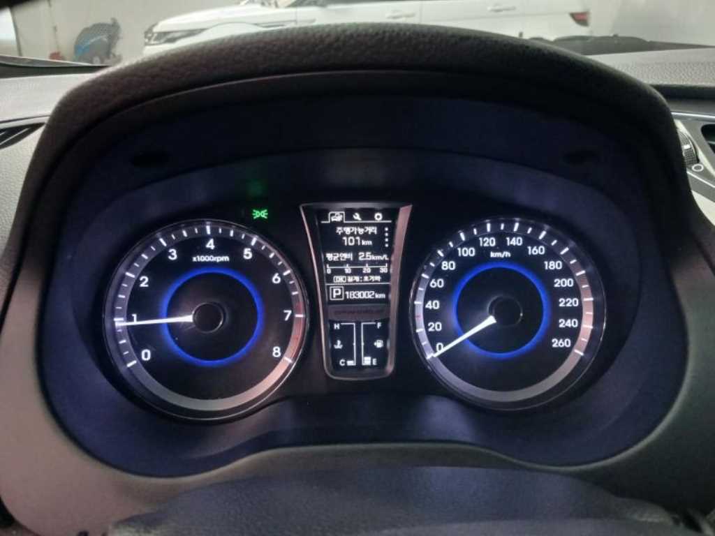 HYUNDAI Grandeur - Vista 10