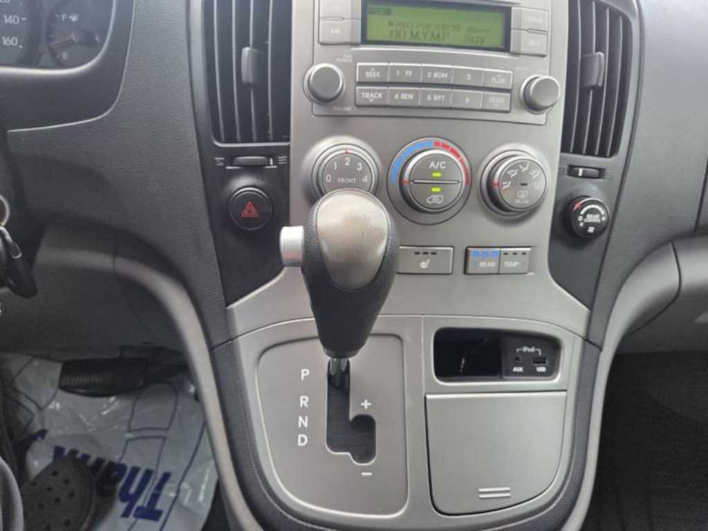 HYUNDAI Starex - Vista 8