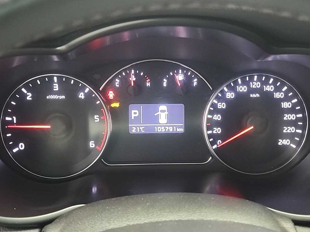 KIA Carens - Vista 6