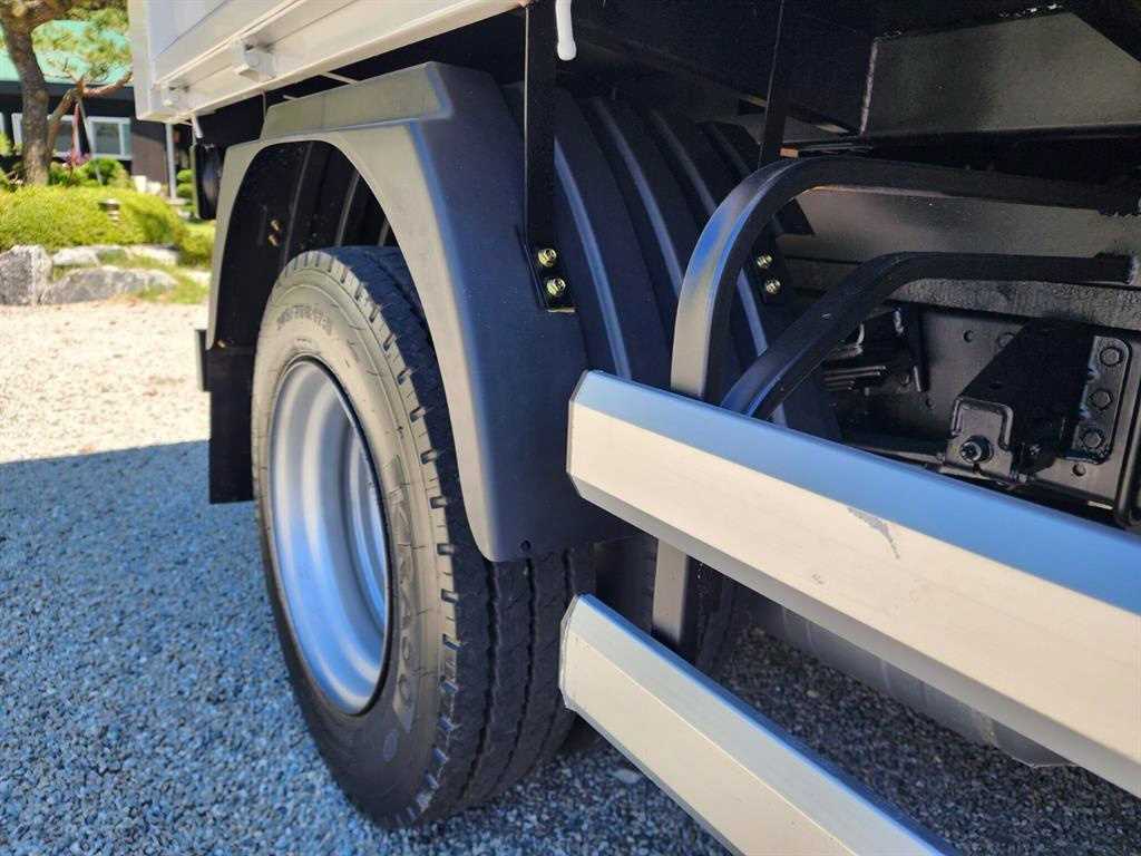 medium and large cargo dump - Vista 8