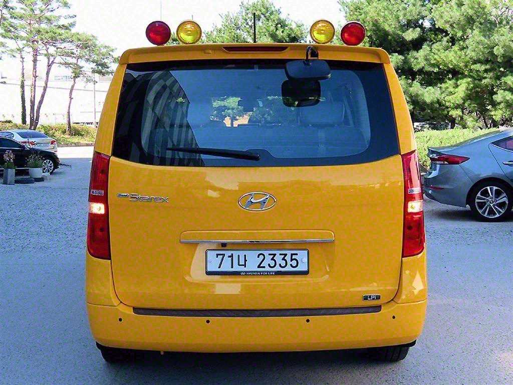 HYUNDAI Starex - Vista 4