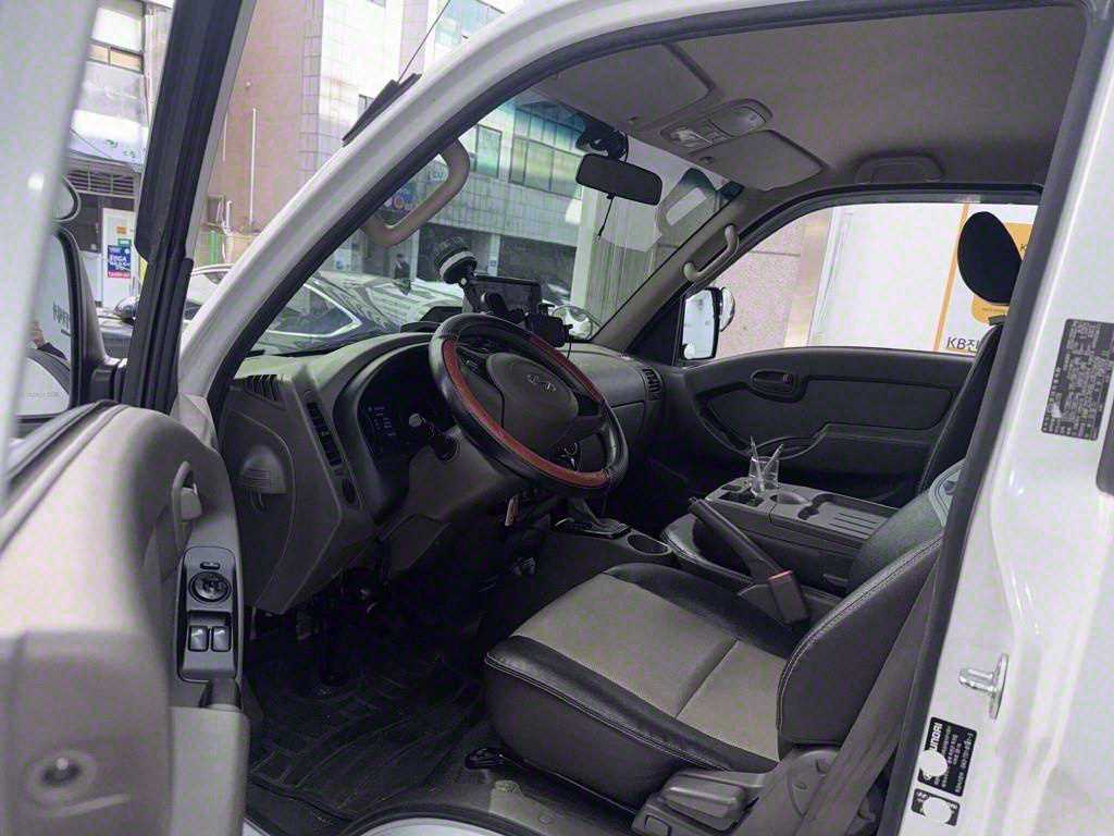 HYUNDAI Porter - Vista 5