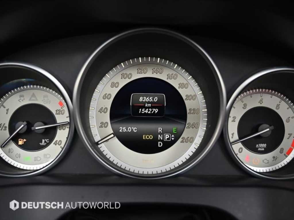 Mercedes Benz E class - Vista 8