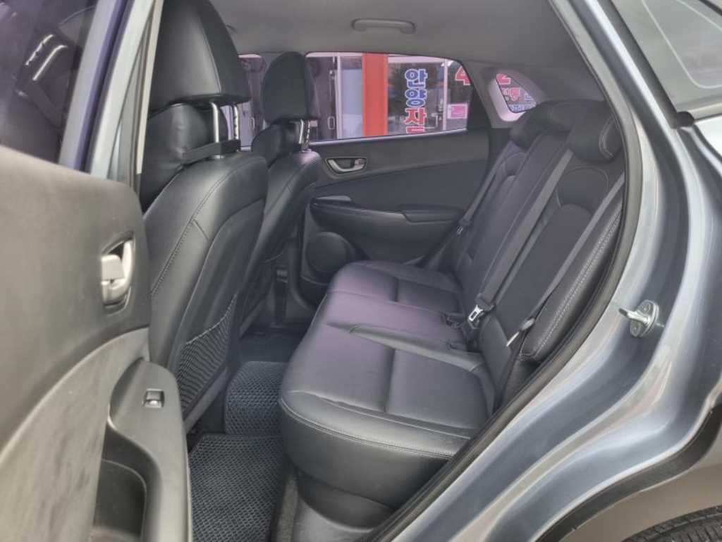 HYUNDAI Kona - Vista 10