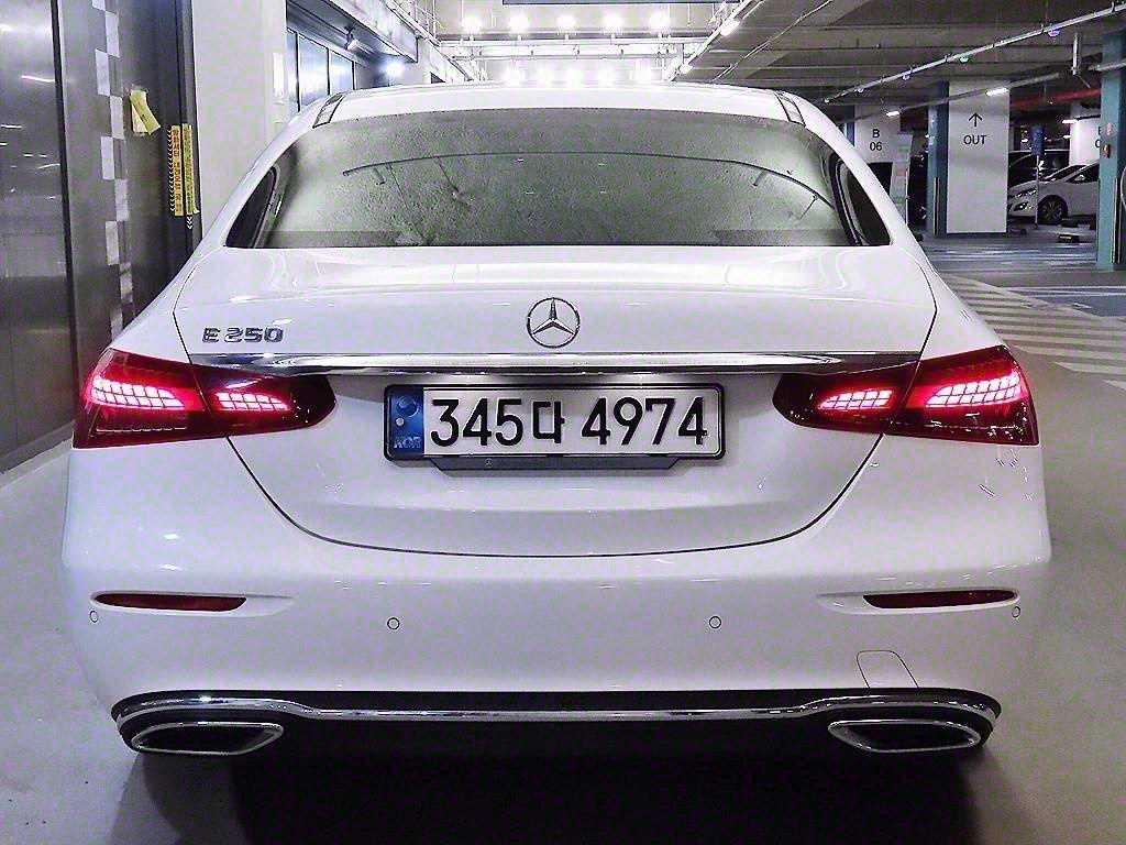 Mercedes Benz E class - Vista 5