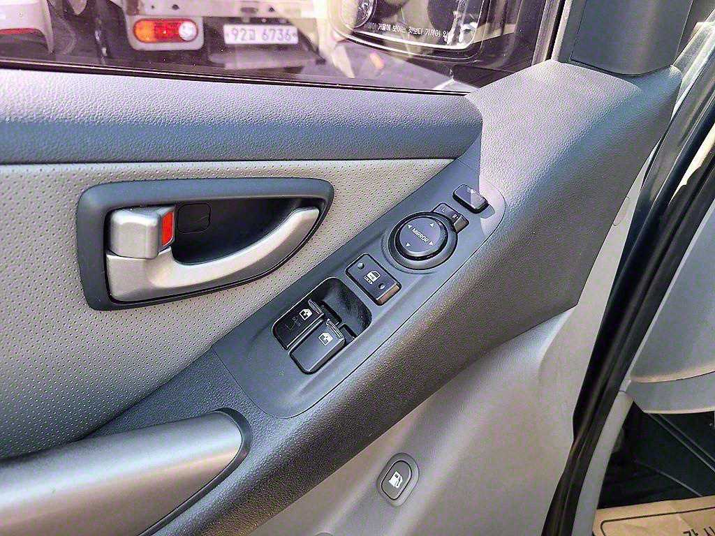 HYUNDAI Starex - Vista 12