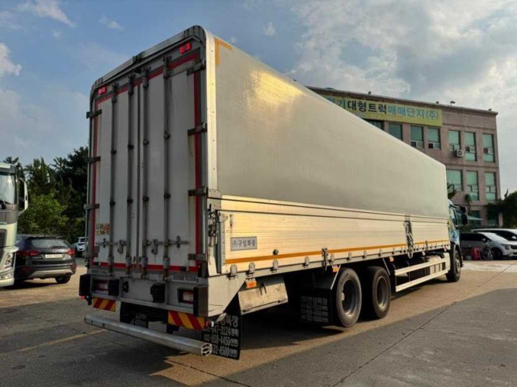 medium and large cargo truck - Vista 4