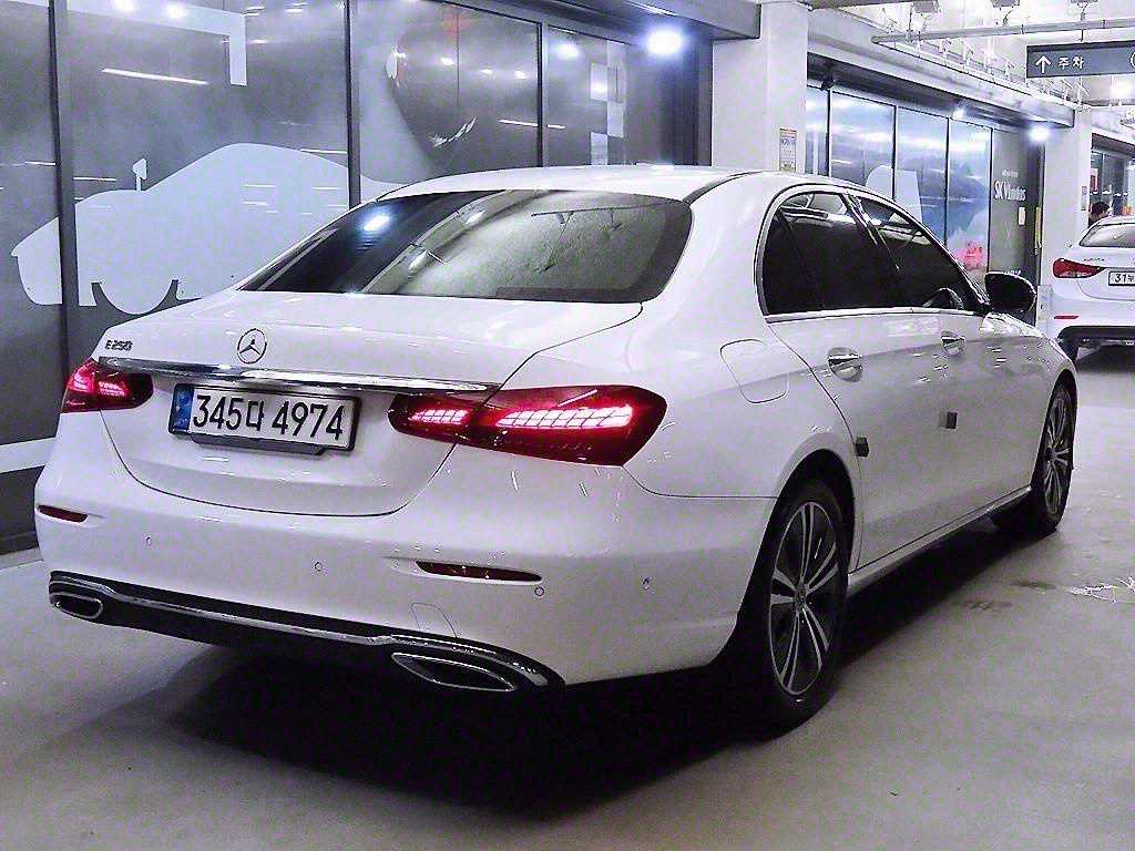 Mercedes Benz E class - Vista 4