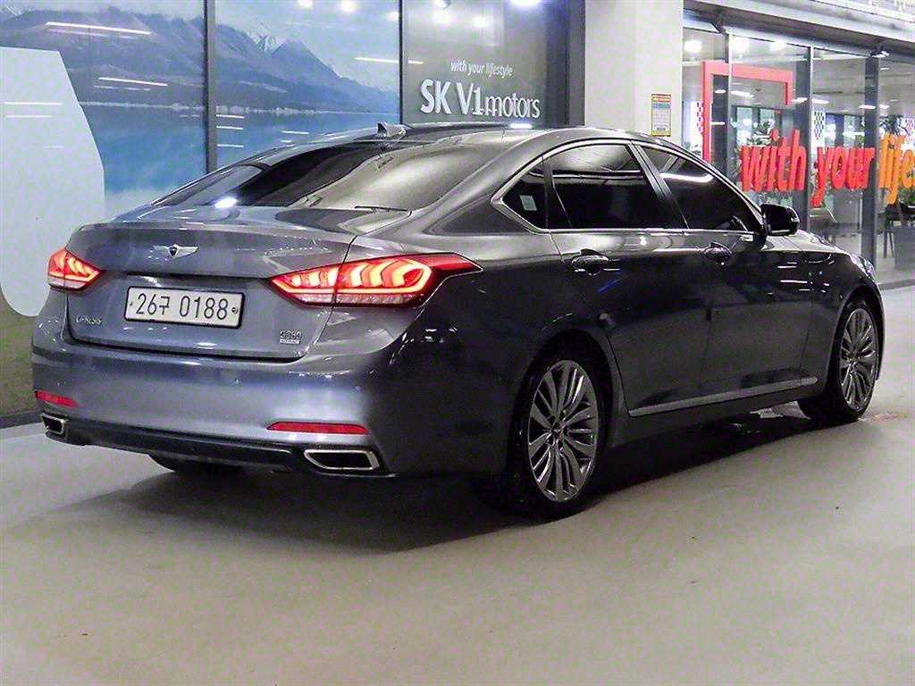 HYUNDAI Genesis - Vista 4