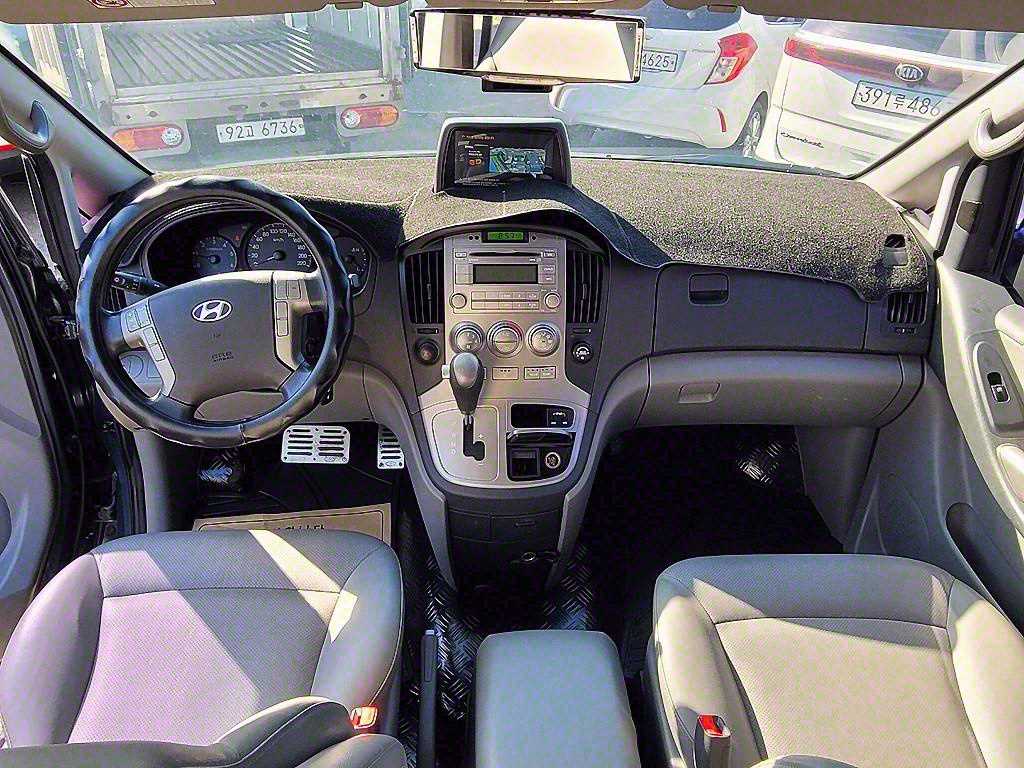 HYUNDAI Starex - Vista 5