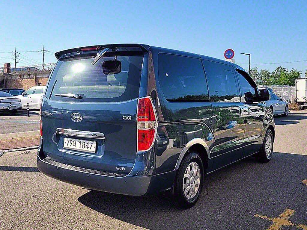 HYUNDAI Starex - Vista 4