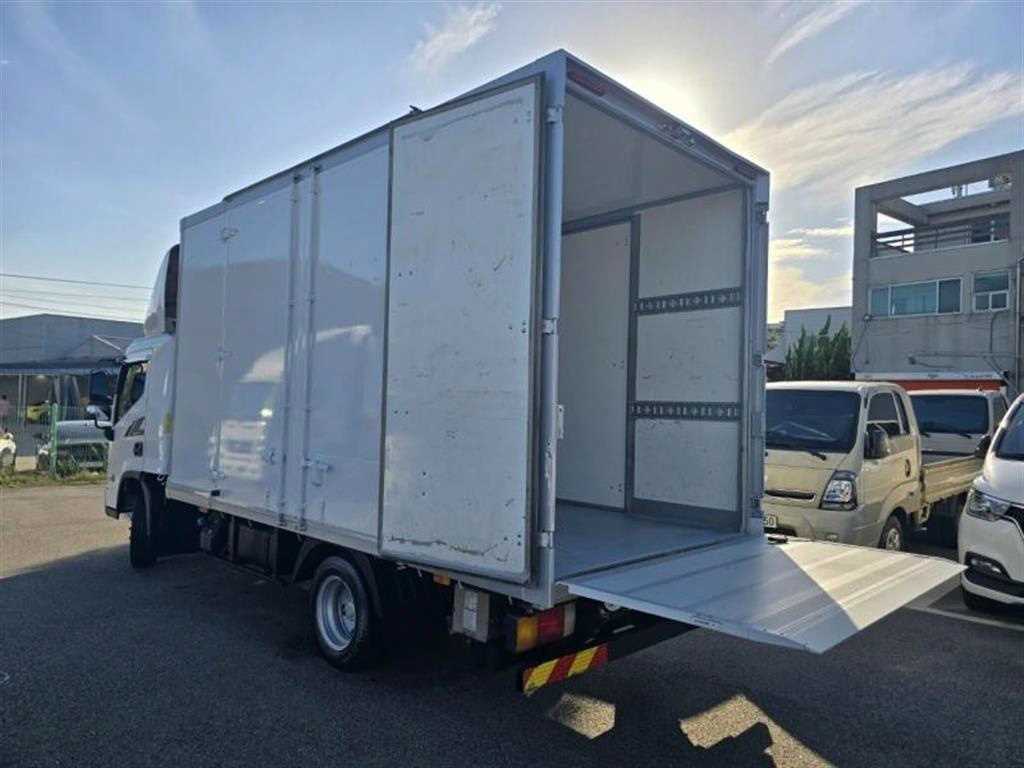 medium and large cargo truck - Vista 12