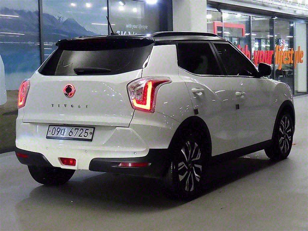 Ssangyong Tivoli - Vista 4