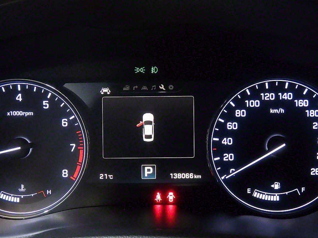 HYUNDAI Genesis - Vista 9