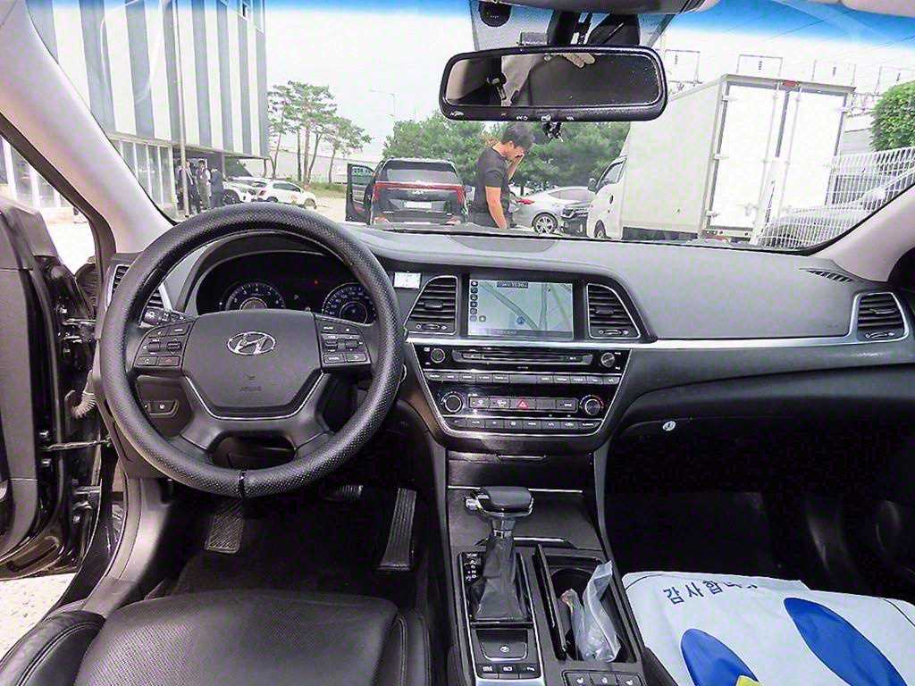 HYUNDAI Aslan - Vista 7