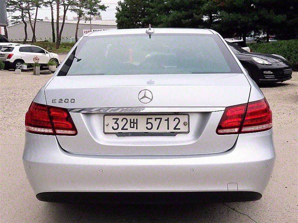 Mercedes Benz E class - Vista 4