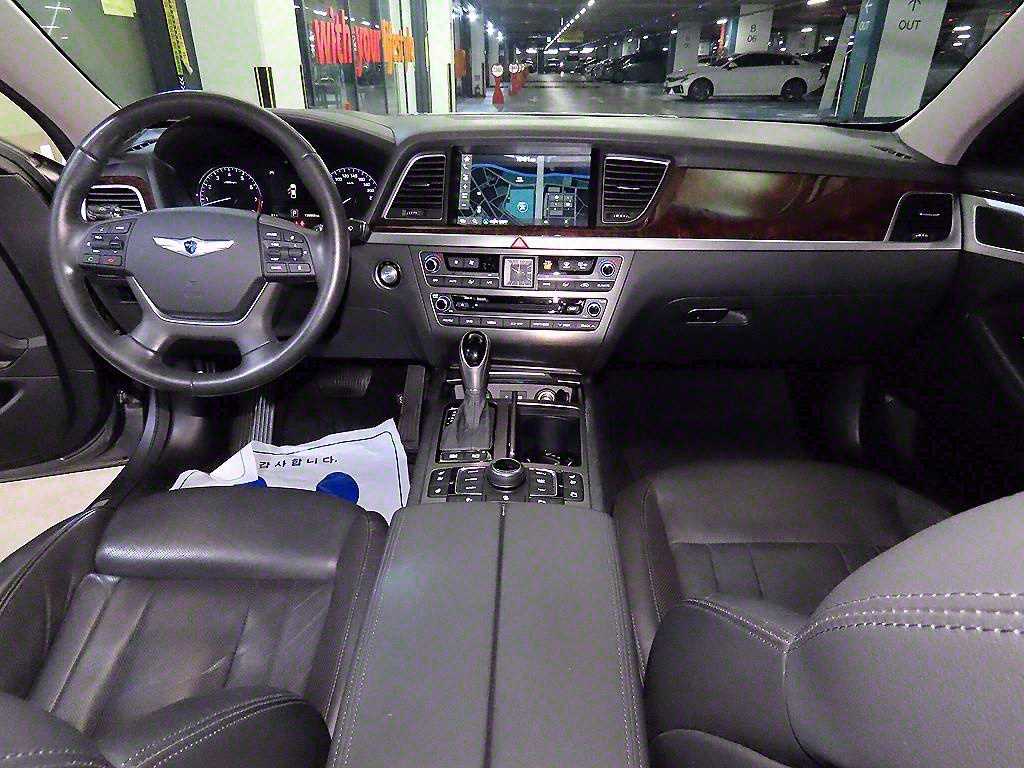 HYUNDAI Genesis - Vista 10