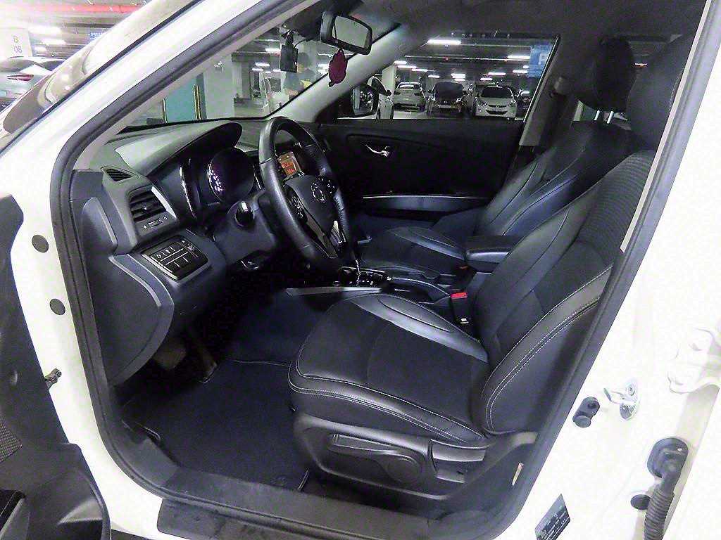 Ssangyong Tivoli - Vista 6