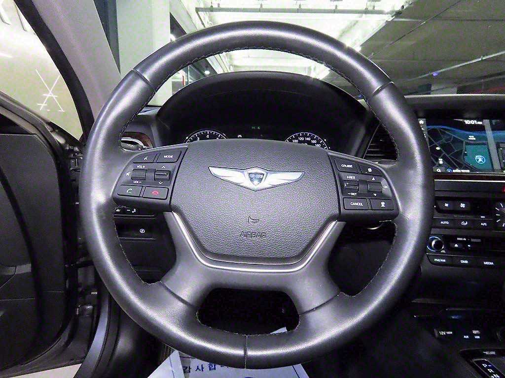 HYUNDAI Genesis - Vista 8