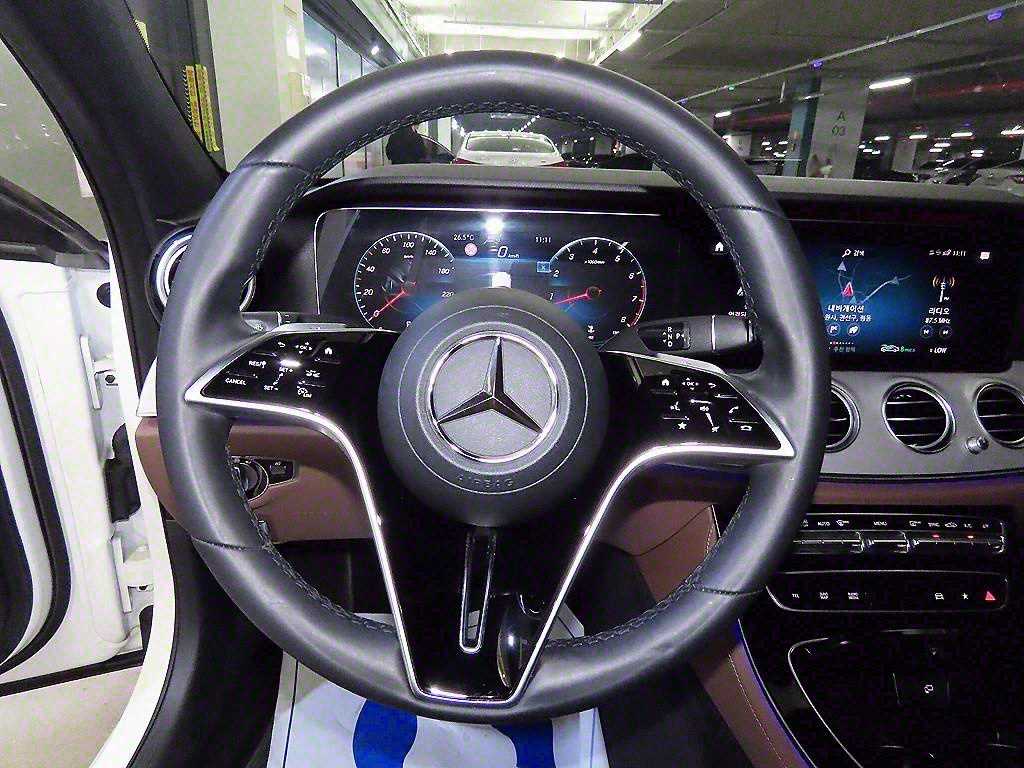 Mercedes Benz E class - Vista 8