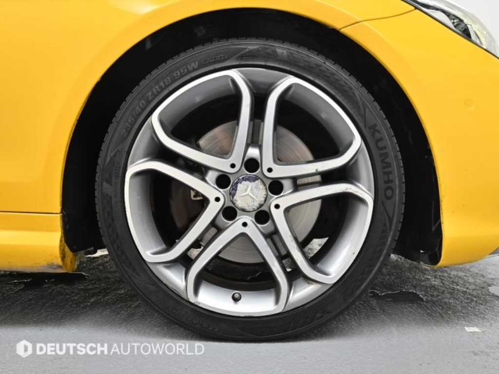 Mercedes Benz E class - Vista 5