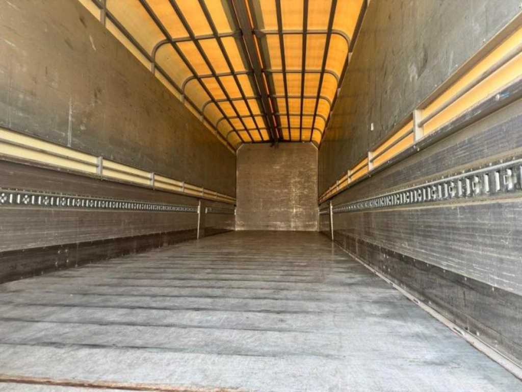 medium and large cargo truck - Vista 9