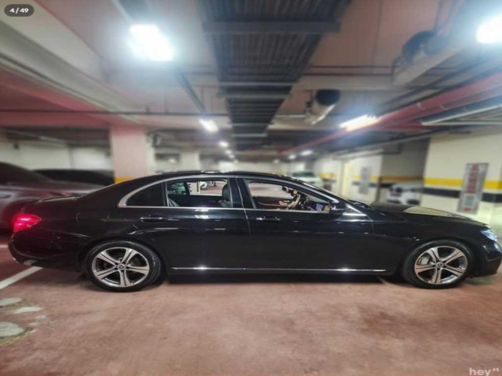 Mercedes Benz E class - Vista 4