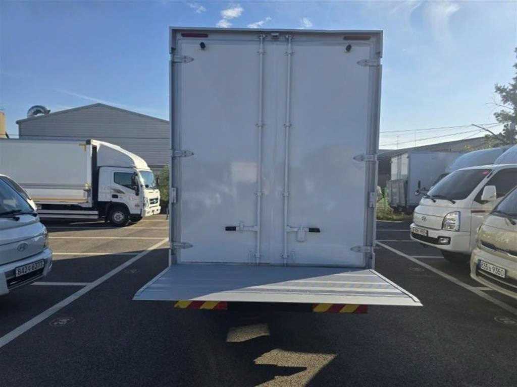 medium and large cargo truck - Vista 8