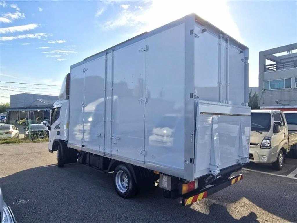 medium and large cargo truck - Vista 6