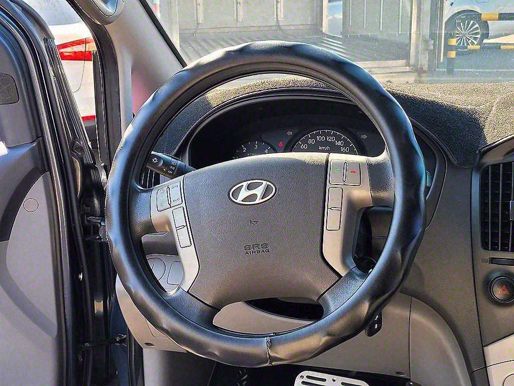 HYUNDAI Starex - Vista 8