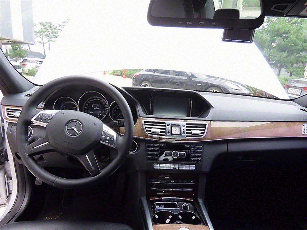 Mercedes Benz E class - Vista 7