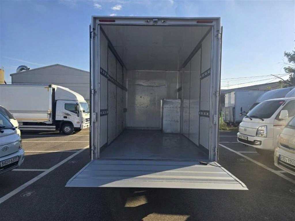 medium and large cargo truck - Vista 11