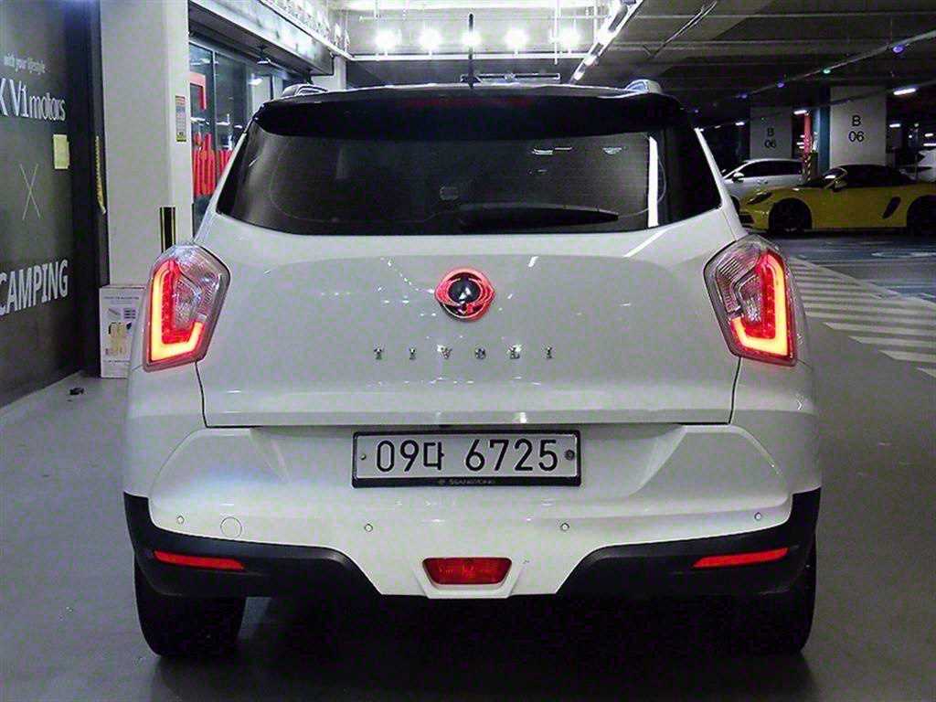 Ssangyong Tivoli - Vista 5