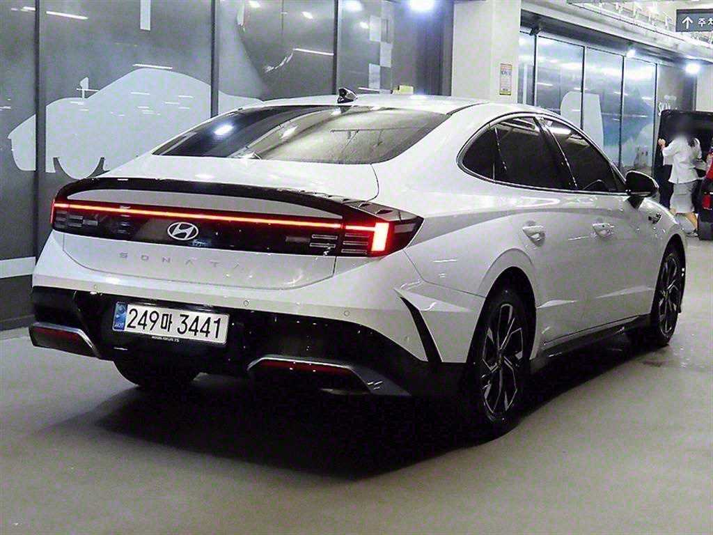 HYUNDAI Sonata - Vista 4