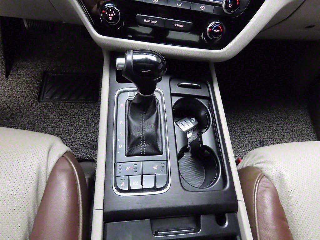 KIA Carnival - Vista 11