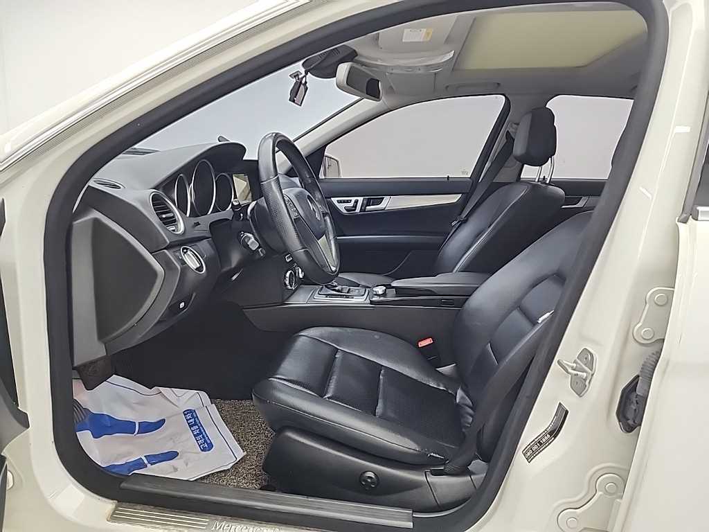 Mercedes Benz C Class - Vista 11