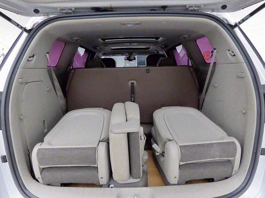 KIA Carnival - Vista 5