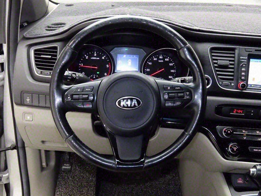 KIA Carnival - Vista 9
