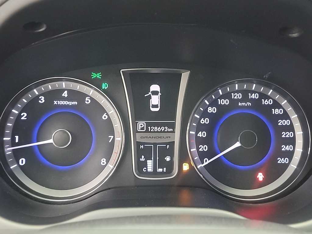 HYUNDAI Grandeur - Vista 6