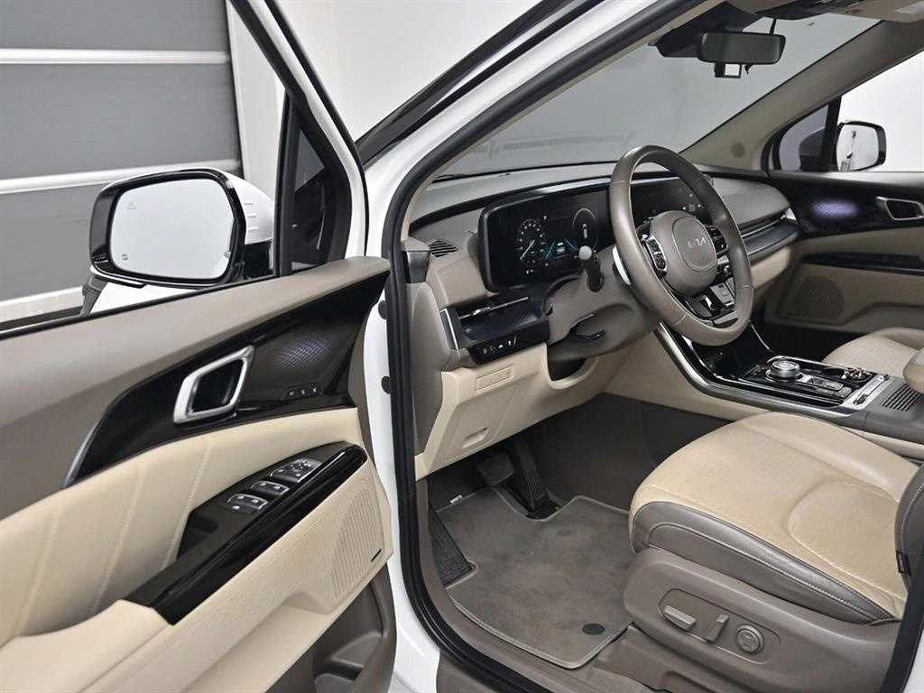 KIA Carnival - Vista 11