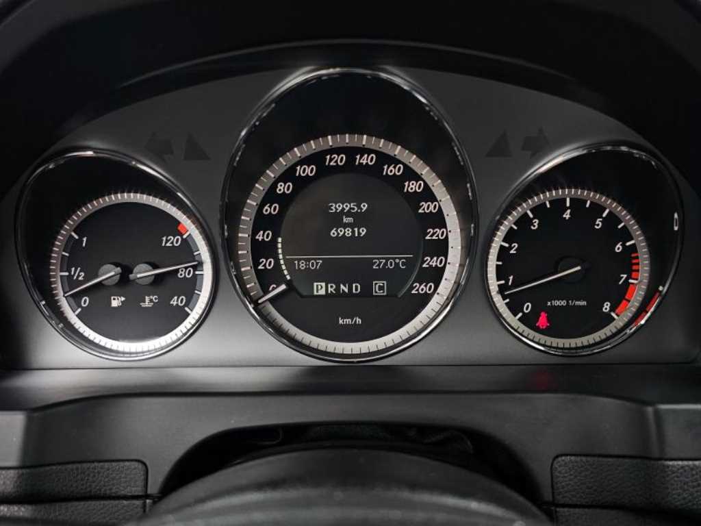 Mercedes Benz C Class - Vista 8