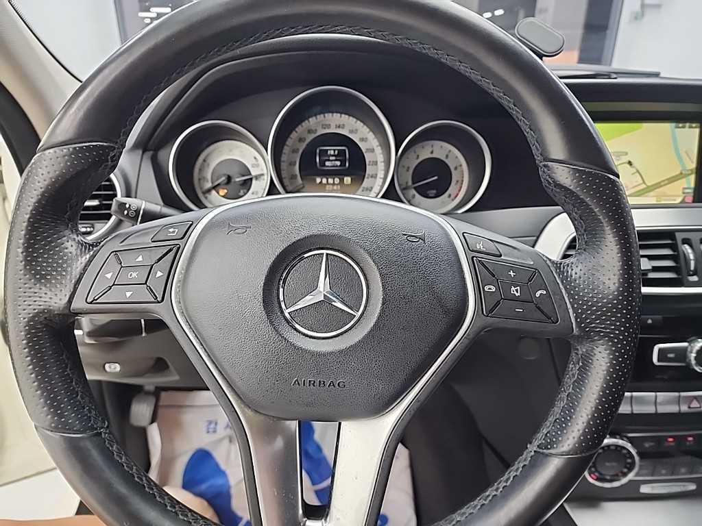 Mercedes Benz C Class - Vista 9