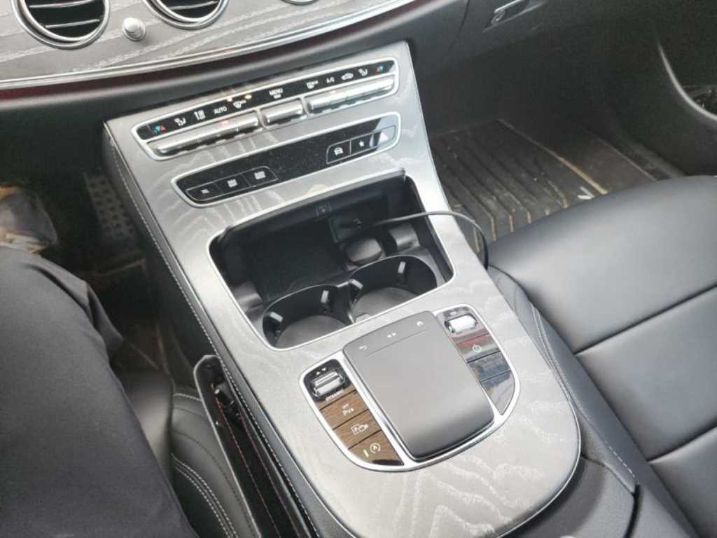 Mercedes Benz E class - Vista 8